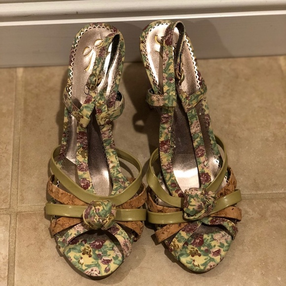 {Poetic License} Floral heels - Picture 1 of 4